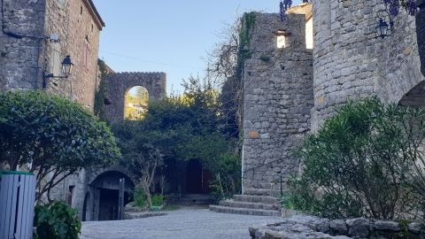 Les ruelles du village de Balazuc en Ardèche